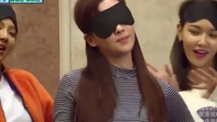 少女时代,秀英(少女时代),徐玄(少女时代),孝渊(少女时代) - 秀英孝渊捉弄戴眼罩的徐玄