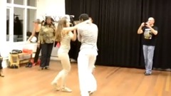 歌声不断酒不断