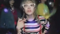 太孝玄三人跳的很起劲