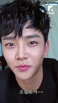 SF9 - 金路云偶像身侧