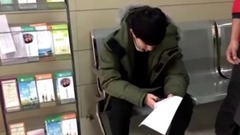 王源 - 王源现身人民医院 疑身体抱恙粉丝担心