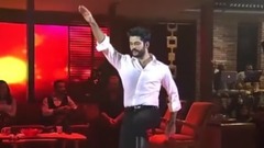 Burak Özçivit Beyaz Show'da Zeybek Oynadı