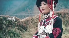 曲比阿乌 - 彝家姑娘