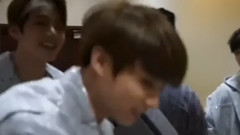 防弹少年团与美国的编舞老师见面