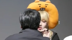 GFriend - 签售上遭遇针孔摄像机眼镜偷拍后从容应对