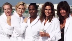 Cindy Crawford Reunites With '90s Supermodels For Epic Photo Shoot