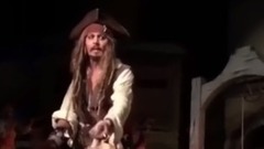 真人上阵!约翰尼·德普迪士尼乐园扮杰克船长