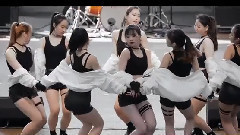 姐姐们嗨跳到外套脱掉!来一起HIGH起来!