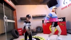 舞蹈视频 - 导师带领刘诗妍同学汉口店演绎街舞Hiphop
