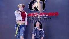 怎样QT舞蹈小学员与美女导师版舞蹈视频