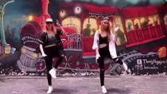 Seve 两位美女的舞步