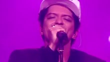 Bruno Mars - Versace On The Floor BBMA现场版 2017