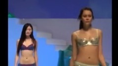 透明内衣中外靓模走秀现场