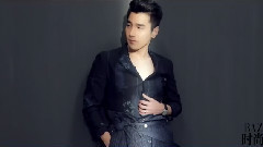 赵又廷眉眼如画 深情款款 时尚芭莎拍摄花絮