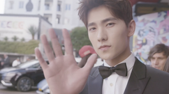 杨洋演绎新绅士腔调 抵挡外媒滤镜超撩人