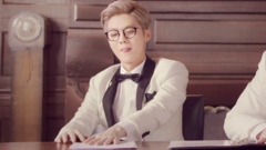 鹿晗 - 肯德基Chizza为颠覆而来 两个上校的日常 10点积极的签署文件