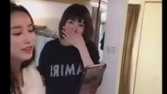 唐嫣直播害羞演唱《小幸运》