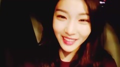 请夏 在车上唱自己的和ioi的歌