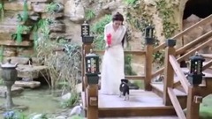 楚乔花絮社:灵魂画手!颖宝自画像神相,小黑汪片场护花紧追不舍