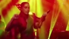 Anitta Vai Até O Ch O De Fio Dental No Baile Da Vogue 2017