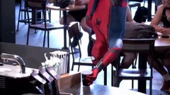 欧美群星 - 星巴克偶遇蜘蛛侠是种什么体验?