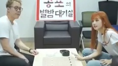 BLACKPINK - 围棋原来可以弹着玩 LISA在游戏室片段