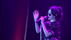 孟佳JIA - 她是谁 (Who's That Girl)