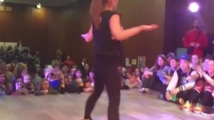 Девушка Офигенно Танцует! Многие позавидуют! КЛАСС!!!