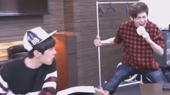 K-POP明星在镜头前意外说了脏话(2)