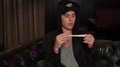 Justin Bieber - JustinBieber的鱼缸趣味问答:我正在变得更好