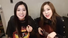 BLACKPINK - 弹弹吉他聊聊天-JISOO和ROSE直播cut