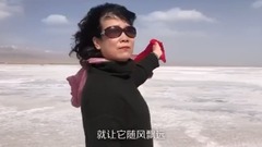 青海湖边的女人