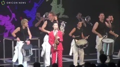 島崎遥香,サックスでディズニーソングを生披露 報道陣の無茶ぶりに神対応