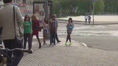 Танец ПЬЯНОЙ подруги на проспекте!!!