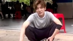 鹿晗 - 【奔狍小剧场】鹿Boss运动季“撒狗粮” here喂狗