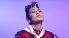 Miley Cyrus - Younger Now