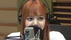 BLACKPINK - BLACKPINK LISA'S Turn!Stone Flicking Game! 中文字幕