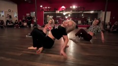 红房子的舞蹈风格总是那么帅气