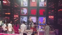 《明日之子》套路老薛、薛之谦直播现场怒摔话筒