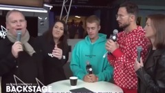 Justin Bieber - 贾抽抽卖萌:我额头上长了个痘!