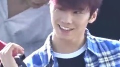 Astro(韩国) - 仁川机场出境 新闻视频