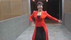 格格 - 央视大裤衩里的自嗨—螃蟹舞 魔性洗脑神动作