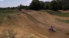 比基尼美女演海上疯狂