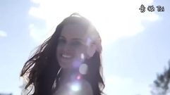 特拉普女友比基尼秀身姿