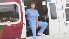 医疗船花絮02 在医院房顶拍摄画报的宋医生