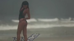 这个冬天不太冷 伊莲娜全新圣诞大片清凉出场