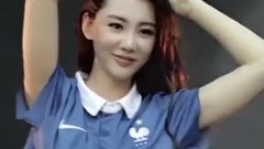 足球宝贝私照曝光 露半玉球轻咬粉唇引鼻血狂喷