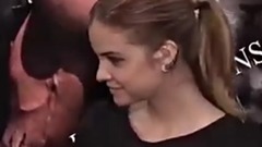 C罗女友性感低胸现身 巨石强森搂女神腰合影