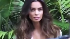 阿尔维斯女友千娇百媚 时尚超模深沟微露火辣性感