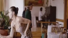 大罗前任婀娜多姿媚态尽显 人气超模幽韵撩人